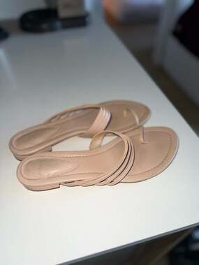 Alexandre Birman Beige Leather Multi-Strap Toe-Loop Flat Sandals
